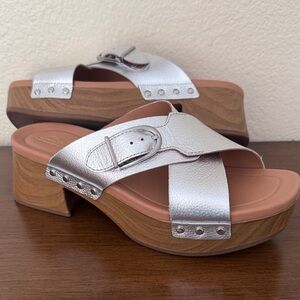 Clarks comfort cushion silver metallic platform sandals